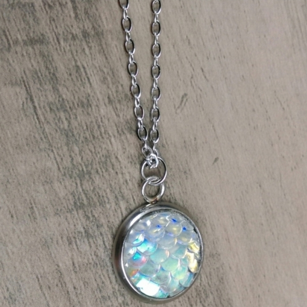 ‼️2/$18‼️ Silver Mermaid Scales Charm Necklace